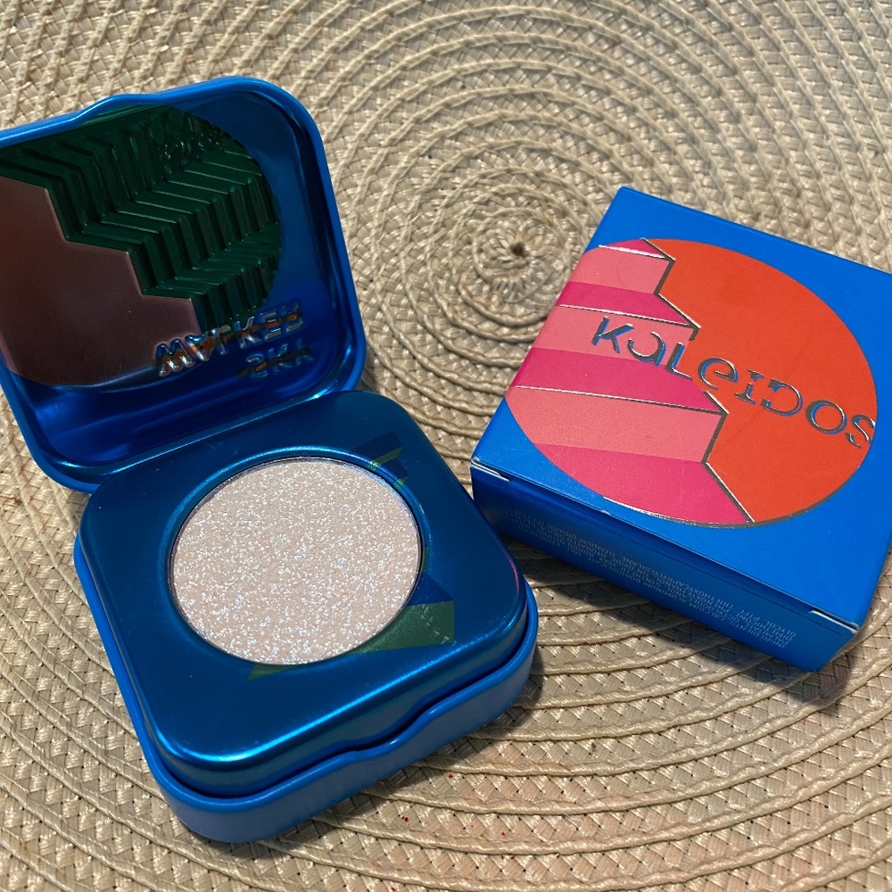 Space age highlighter-sky walker